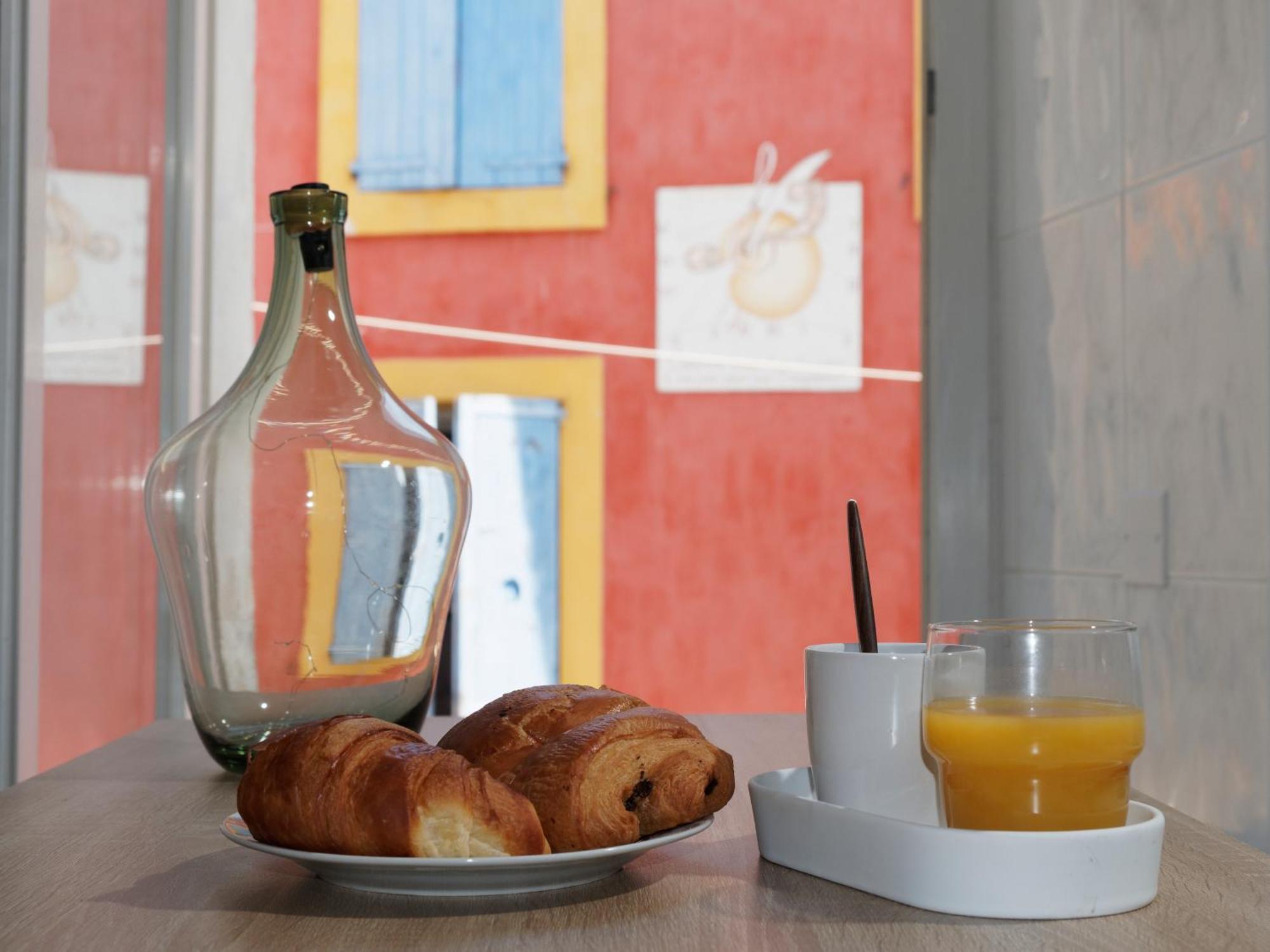 Le King & Suites Etoilees Gréoux-les-Bains Екстериор снимка